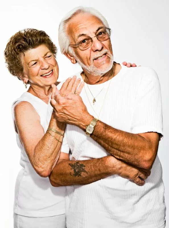 Casal de idosos. Foto de Marisa Howenstine, Unsplash.