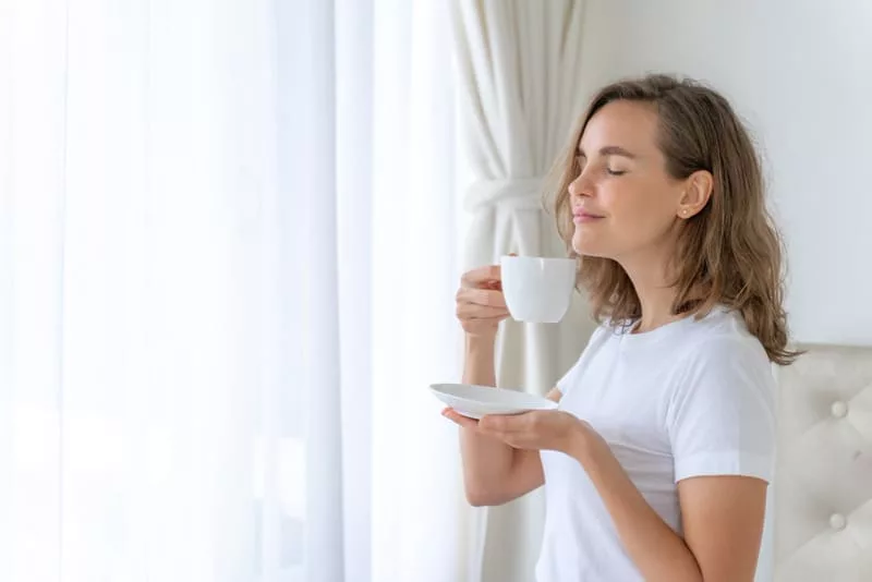 O suplemento de ferro não deve ser tomado com café ou chás. Fonte da imagem: Freepik.